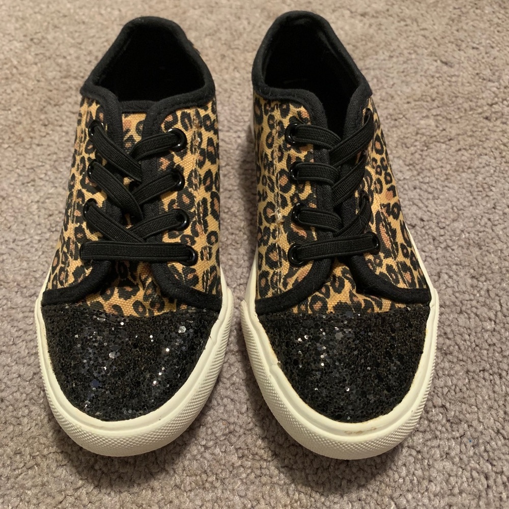 Size 1 cheetah print with black sequin decor